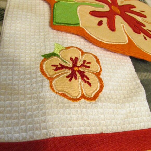 H340-NEW Hibiscus Potholder and Waffle Weave Towel Set - Picture 2 of 2
